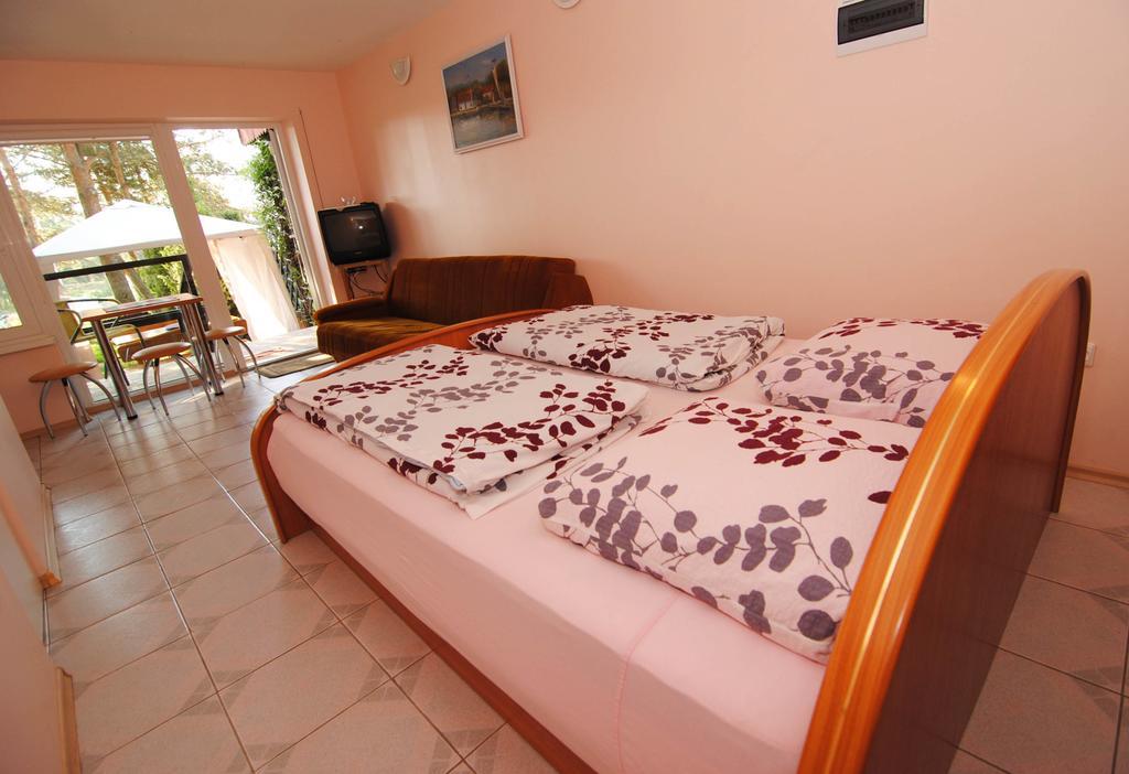 Guesthouse "Nakvyne Pas Zveja" Purvynes Street Nida Luaran gambar